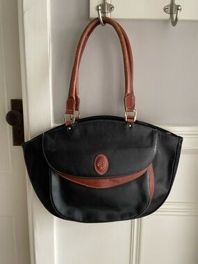 Rare Vintage Equestrian Saddle
Style shoulder purse